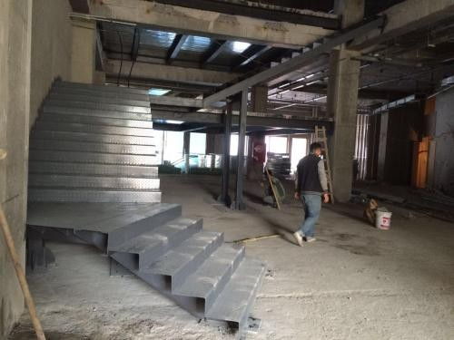 泊頭市專業彩鋼廠房辦公樓澆筑隔層制作 新時代建筑公司